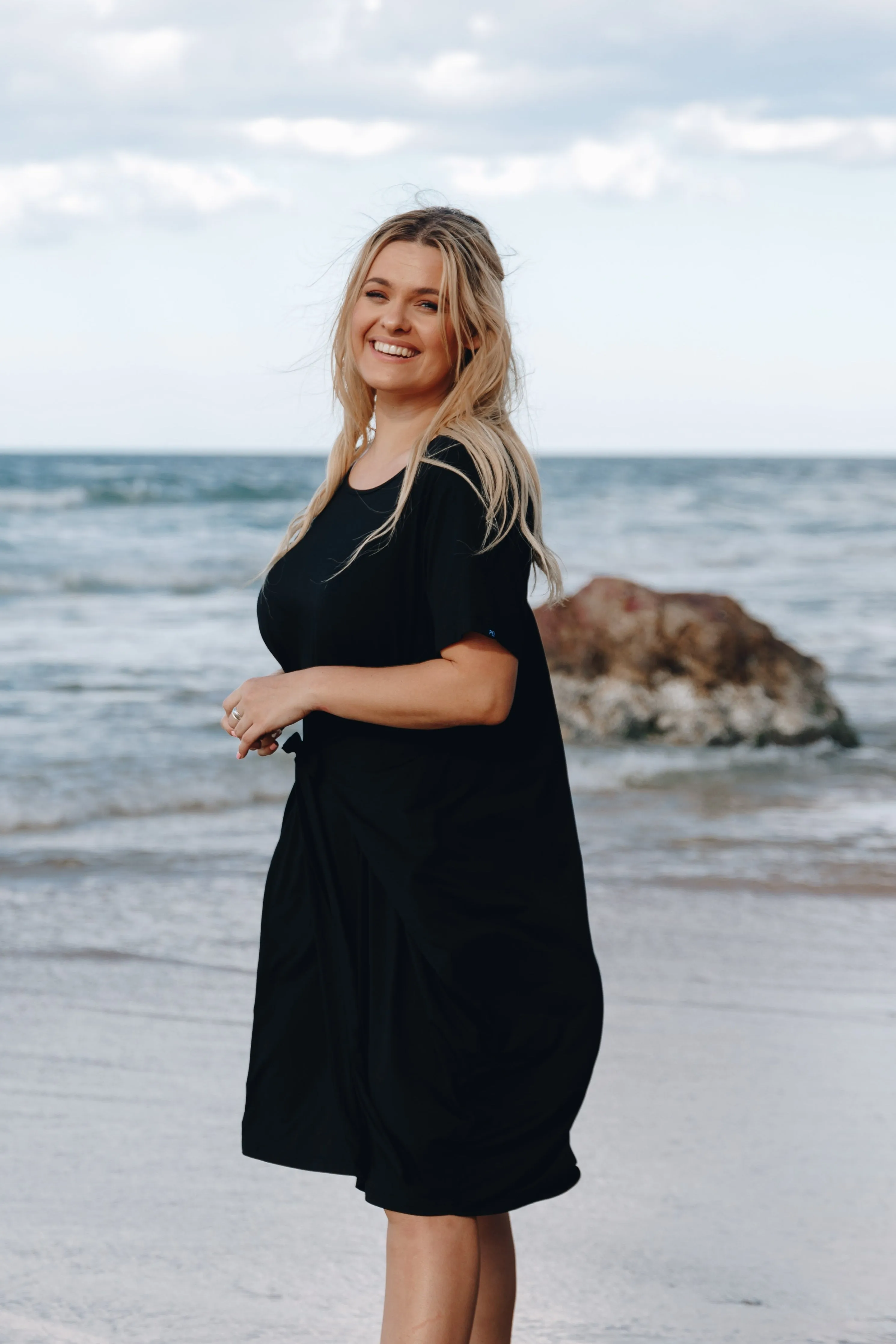 FINAL SALE Short Sleeve Tidal Midi Dress in Black